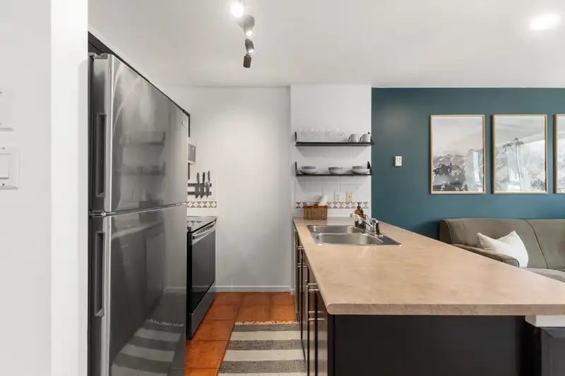 407 4314 MAIN STREET - photo 3 of 17
