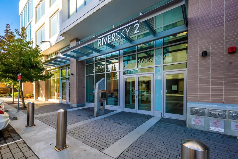 810 988 QUAYSIDE DRIVE - photo 2 of 25