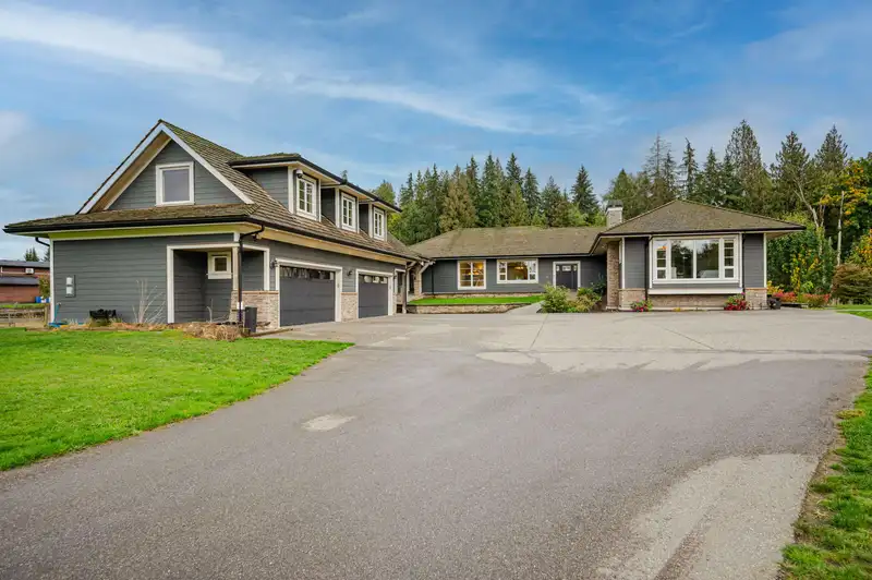 24648 ROBERTSON CRESCENT - photo 1 of 40