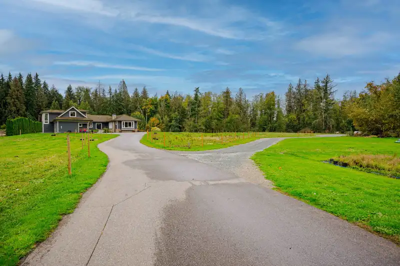 24648 ROBERTSON CRESCENT - photo 2 of 40