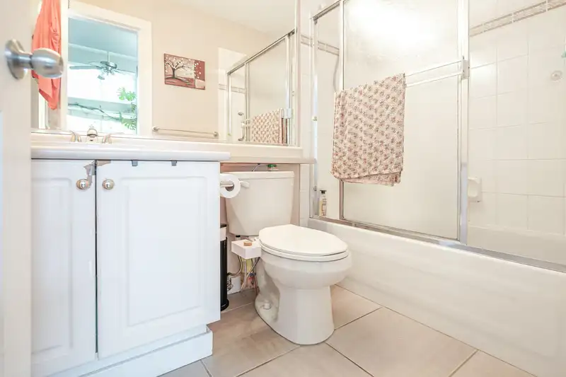 415 8110 120A STREET - photo 4 of 17