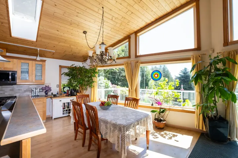 2556 LOWER ROAD - photo 4 of 25