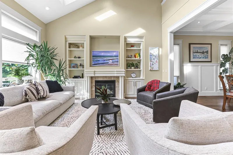 2767 162 STREET - photo 3 of 25