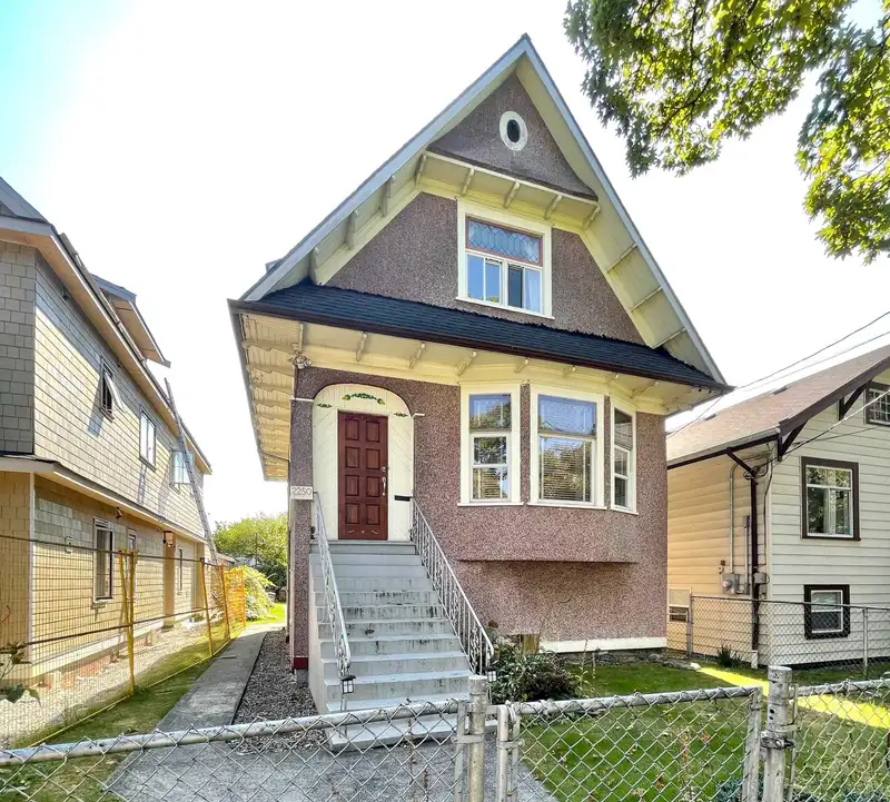 2250 E PENDER STREET - photo 2 of 26