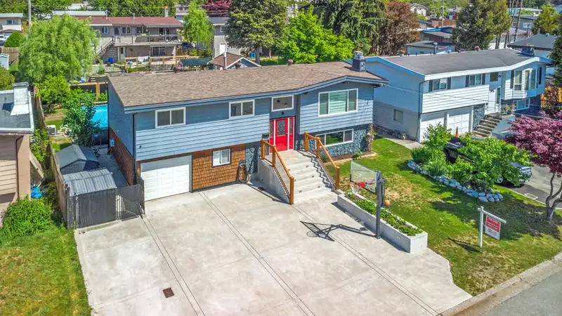 31921 STARLING AVENUE - photo 1 of 38