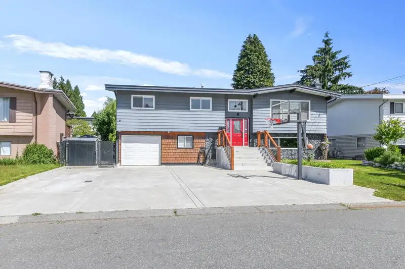 31921 STARLING AVENUE - photo 2 of 38