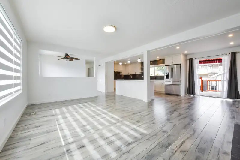 31921 STARLING AVENUE - photo 3 of 38