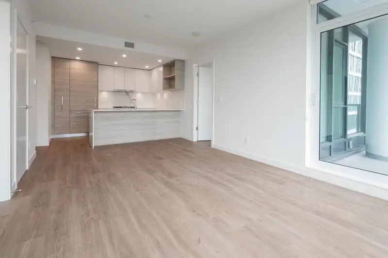 1306 595 AUSTIN AVENUE - photo 4 of 23