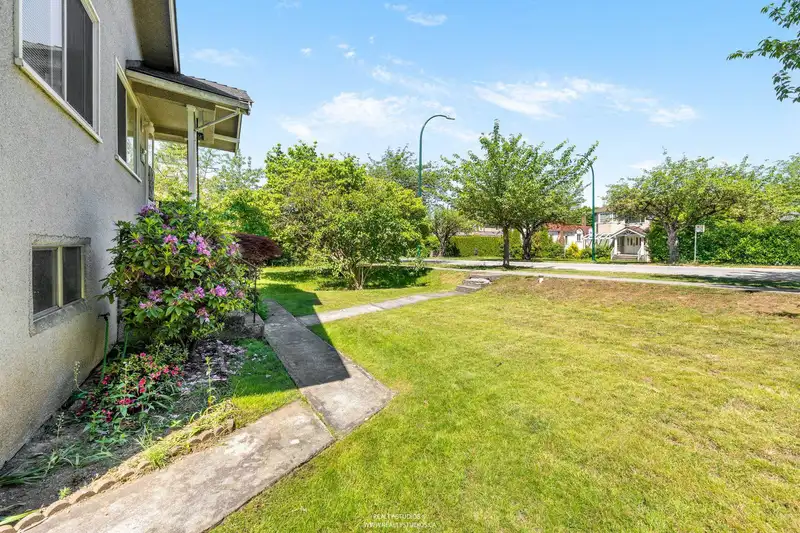 20 W KING EDWARD AVENUE - photo 3 of 14
