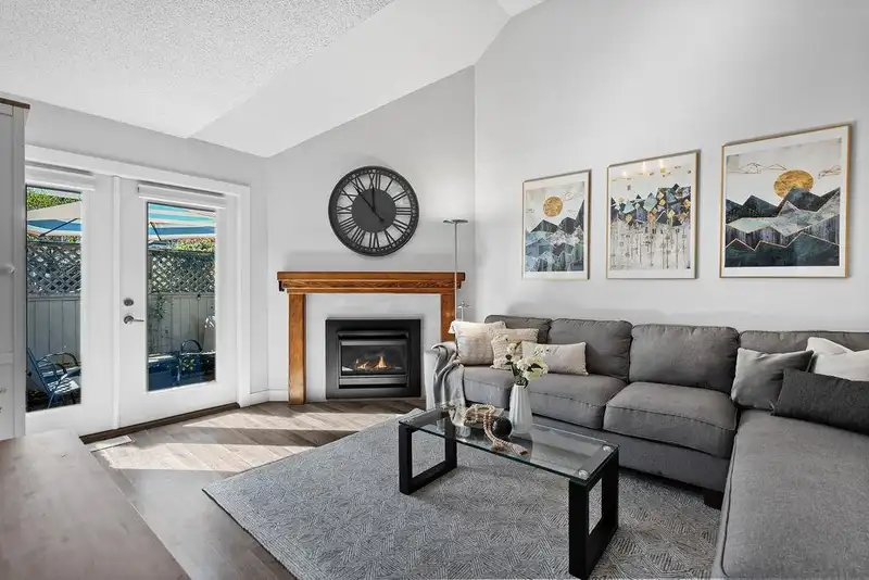 26 230 W 15TH STREET - photo 3 of 35