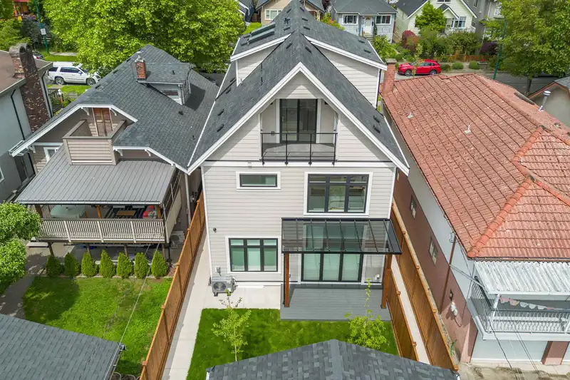 2 2258 NAPIER STREET - photo 4 of 36