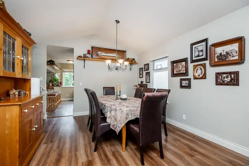 1299 JORDAN STREET - photo 4 of 40