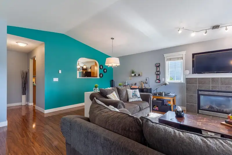 5708 LOUISE WAY - photo 4 of 23
