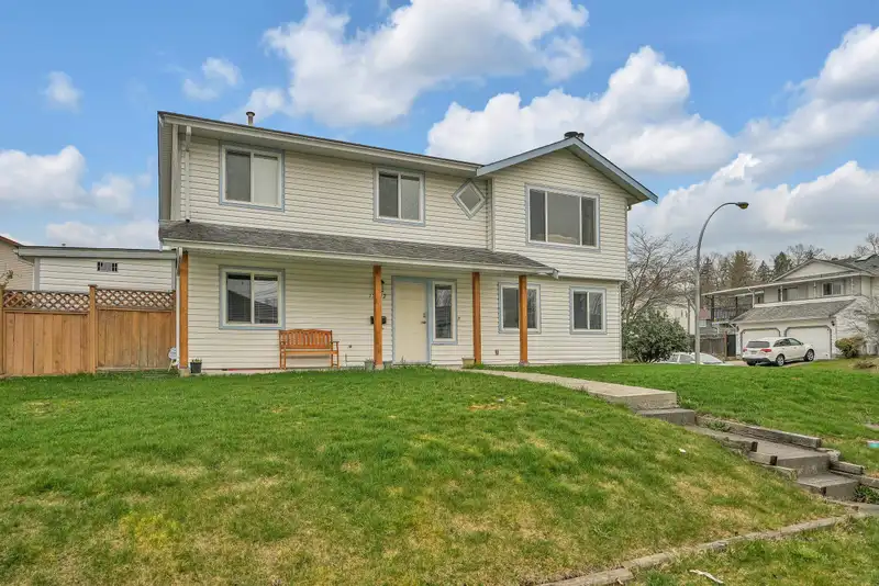 13452 85 AVENUE - photo 2 of 40