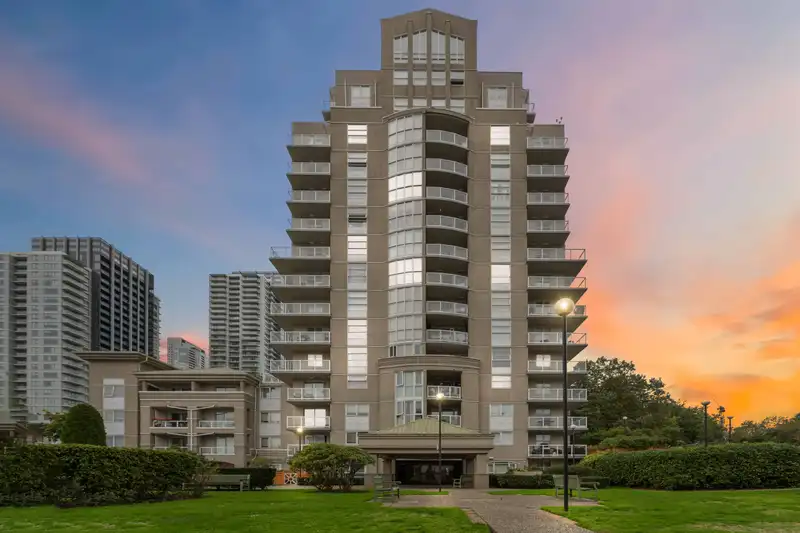 209 10523 UNIVERSITY DRIVE - photo 4 of 18