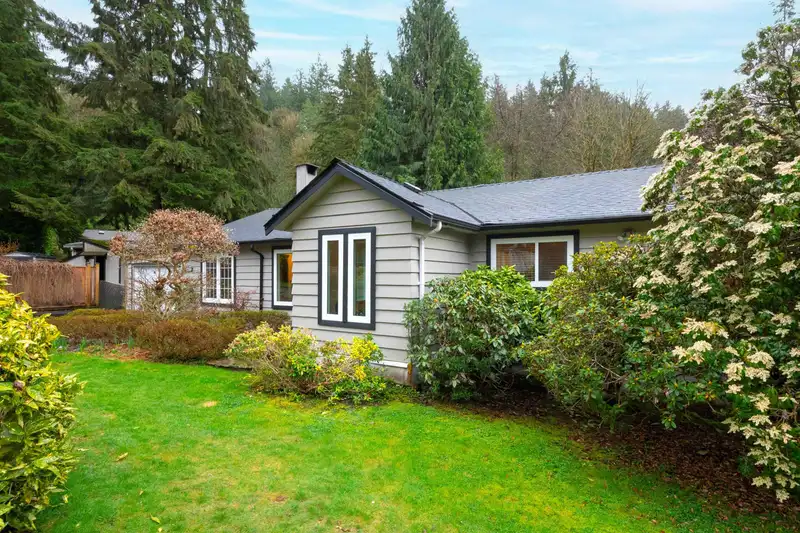 2288 RIVERSIDE DRIVE - photo 3 of 32