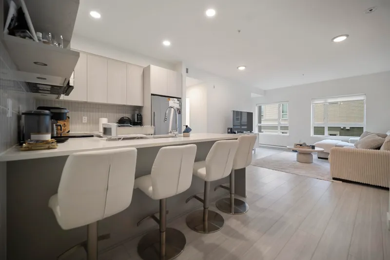 405 10777 138 STREET - photo 4 of 15