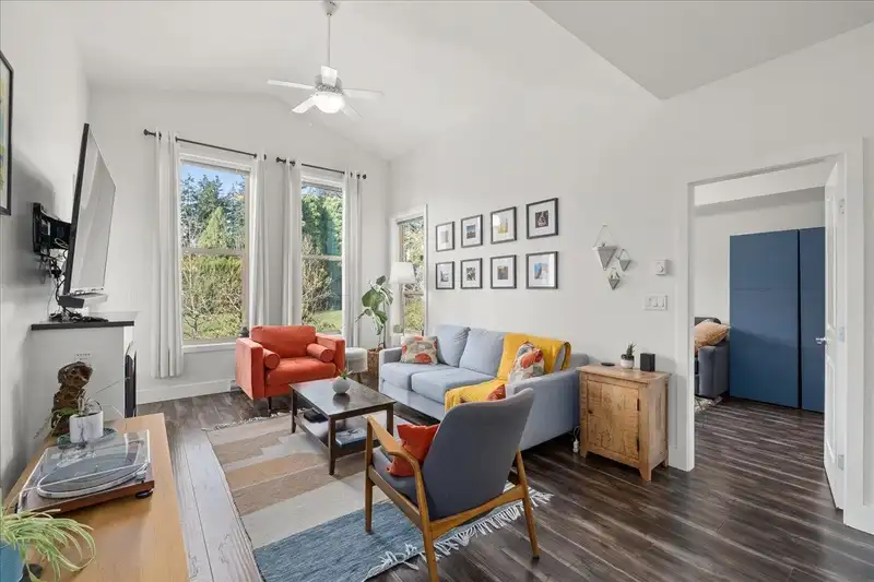 406 265 ROSS DRIVE - photo 3 of 40