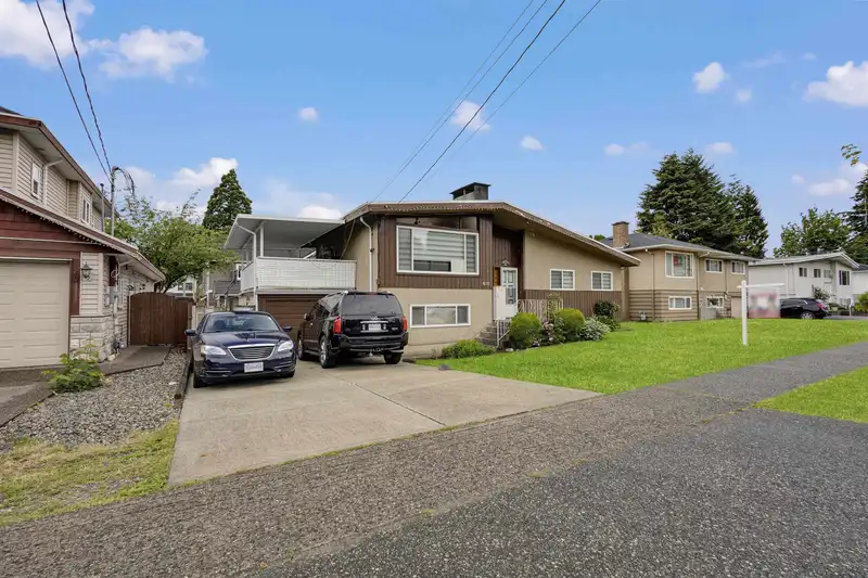 8225 112 STREET - photo 2 of 11