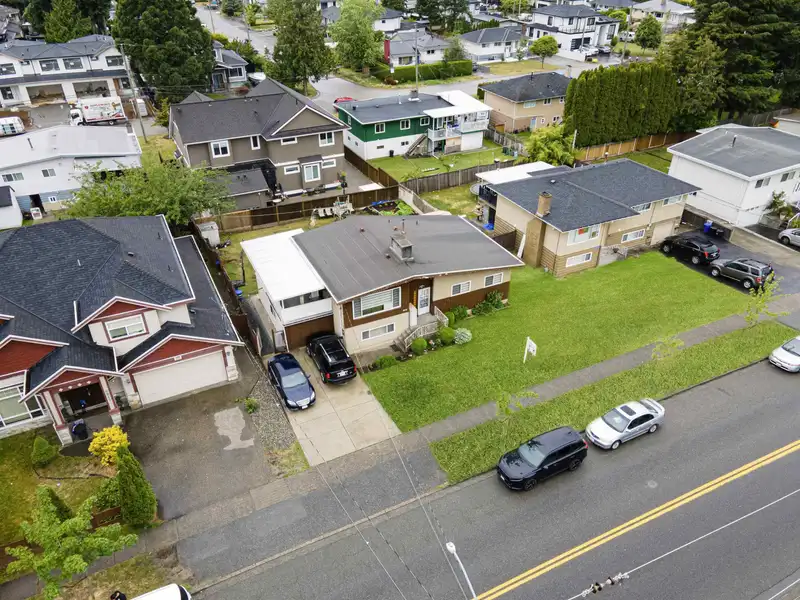 8225 112 STREET - photo 4 of 11
