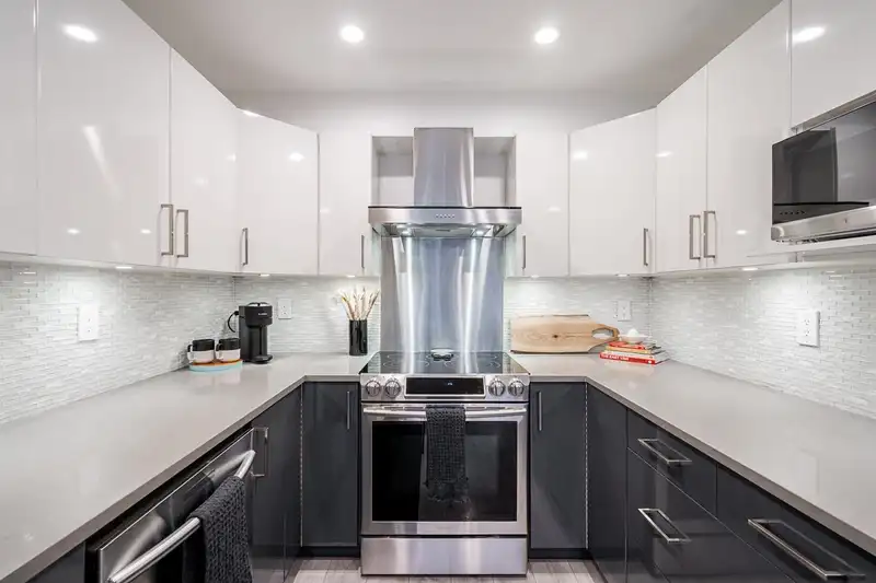 213 6475 CHESTER STREET - photo 4 of 26