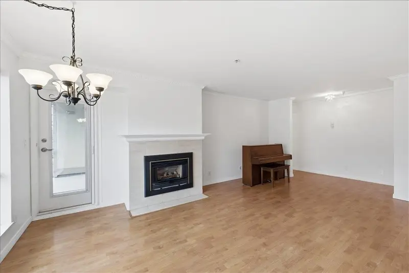 201 3290 W 4TH AVENUE - photo 2 of 25