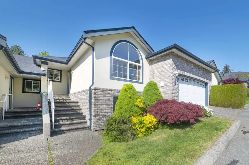 66 32777 CHILCOTIN DRIVE - photo 2 of 37