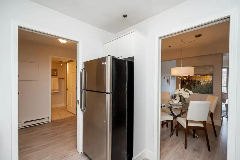 307 988 W 16TH AVENUE - photo 4 of 12