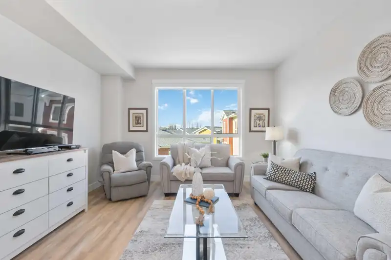 126 16561 17A AVENUE - photo 4 of 40