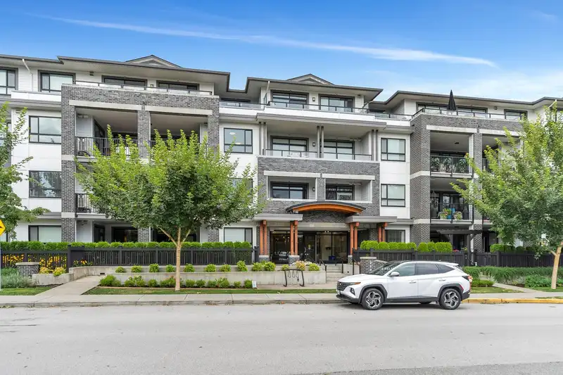 307 22087 49 AVENUE - photo 1 of 35