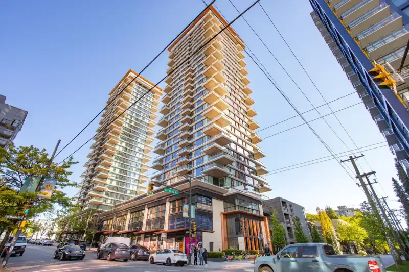 1606 1482 ROBSON STREET - photo 1 of 40