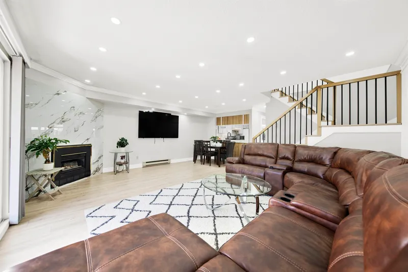 2 7560 138 STREET - photo 1 of 25