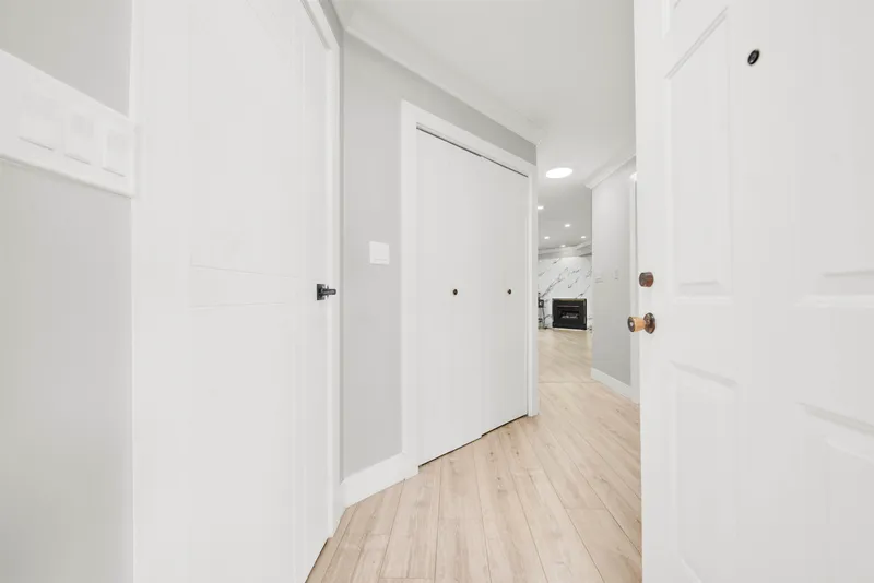 2 7560 138 STREET - photo 2 of 25