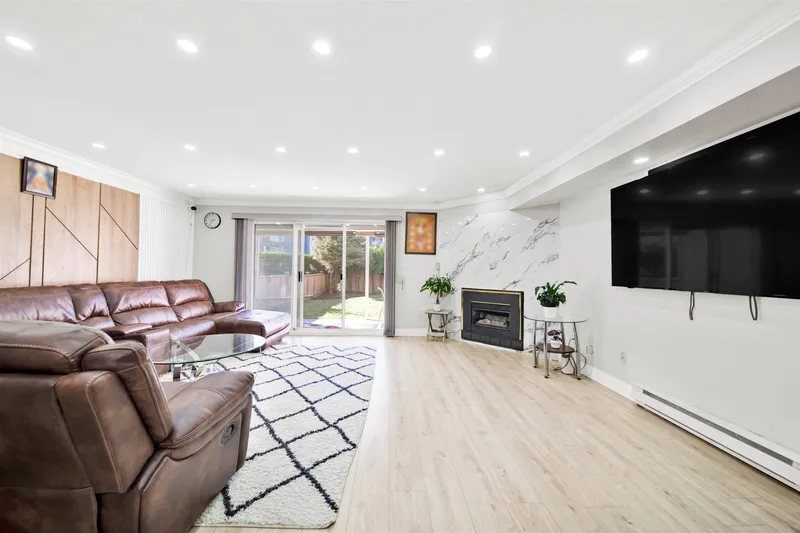 2 7560 138 STREET - photo 4 of 25