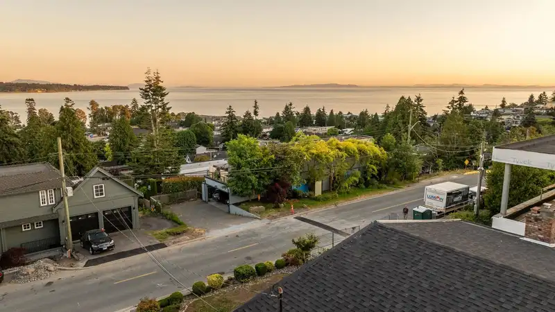 15725 PACIFIC AVENUE - photo 3 of 19