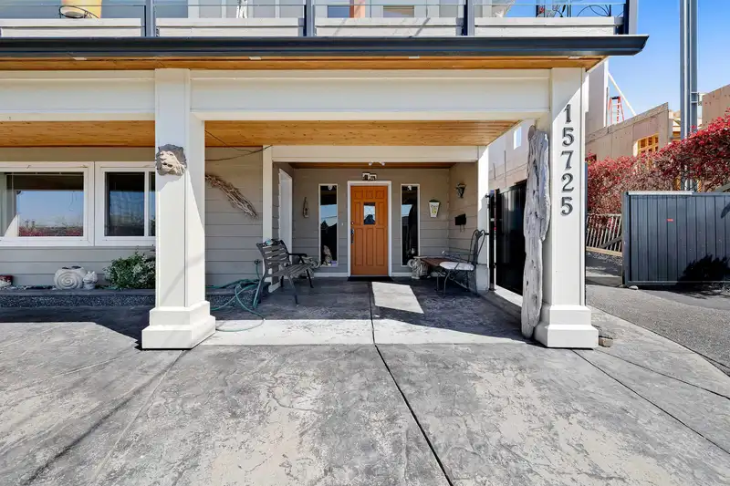 15725 PACIFIC AVENUE - photo 4 of 19