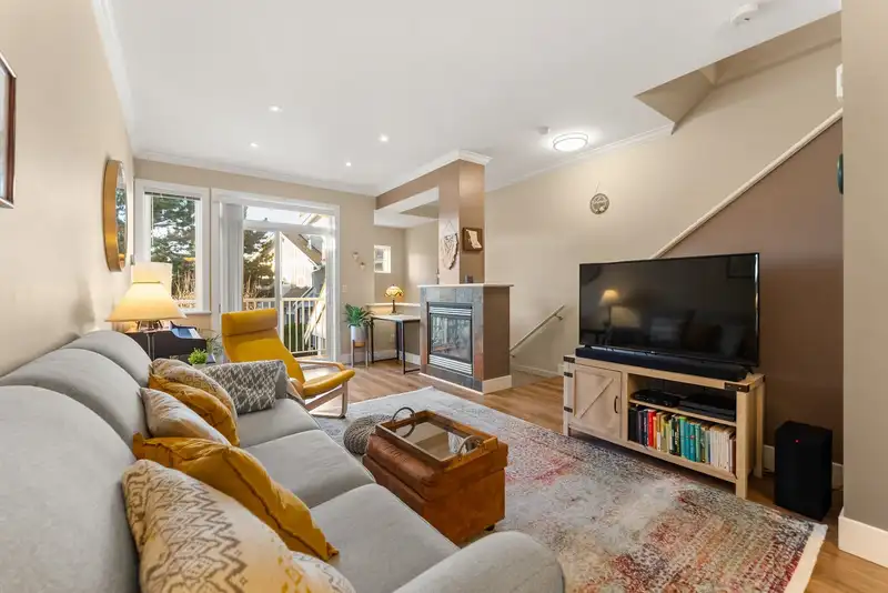 22 6300 LONDON ROAD - photo 3 of 36