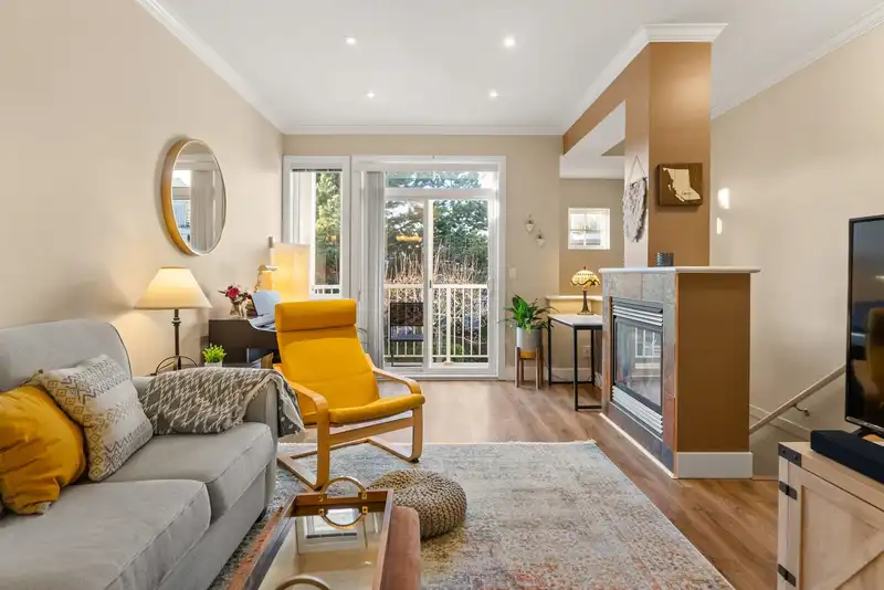 22 6300 LONDON ROAD - photo 4 of 36