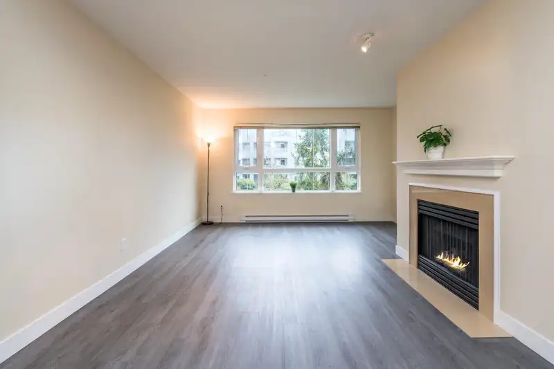 220 2980 PRINCESS CRESCENT - photo 2 of 31