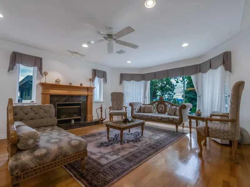 1224 E 14TH STREET - photo 2 of 19