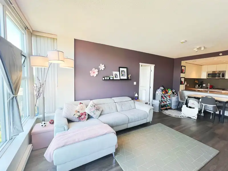 808 3102 WINDSOR GATE - photo 4 of 20