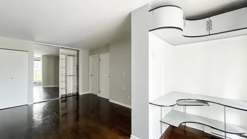 506 488 HELMCKEN STREET - photo 4 of 21