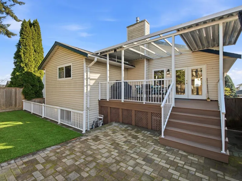 2933 CORD AVENUE - photo 2 of 23