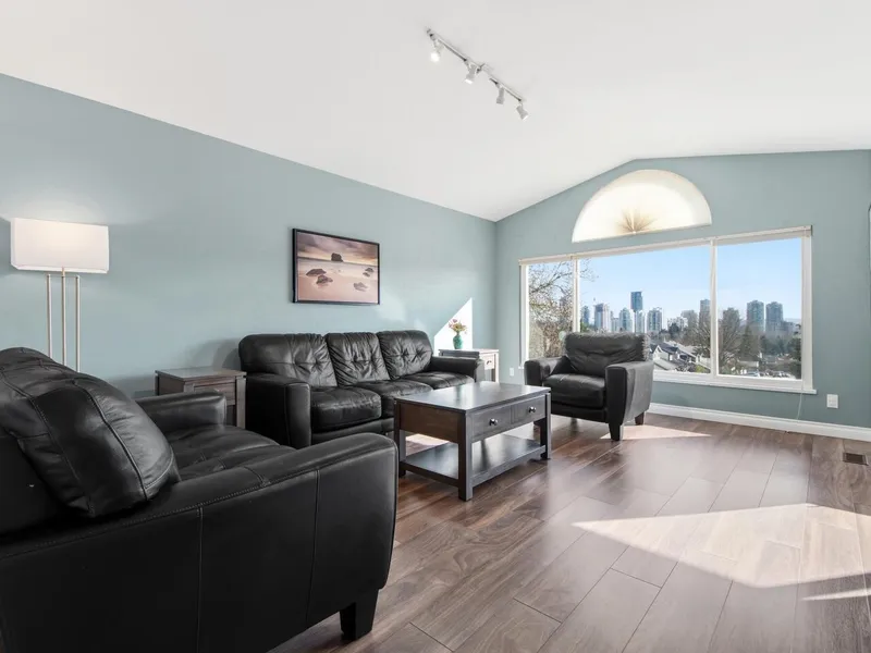 2933 CORD AVENUE - photo 3 of 23