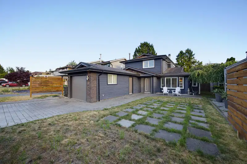 19026 117B AVENUE - photo 2 of 40