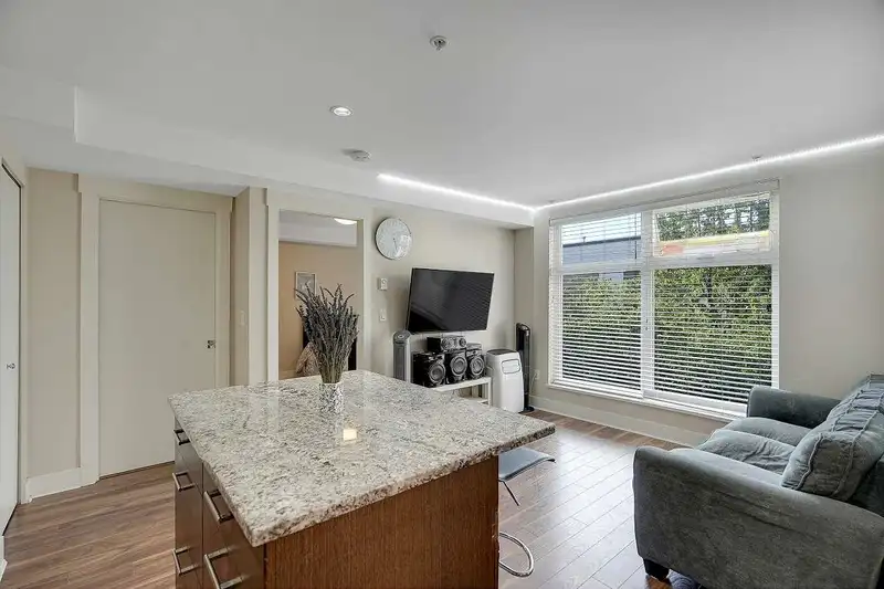 209 55 EIGHTH AVENUE - photo 2 of 24