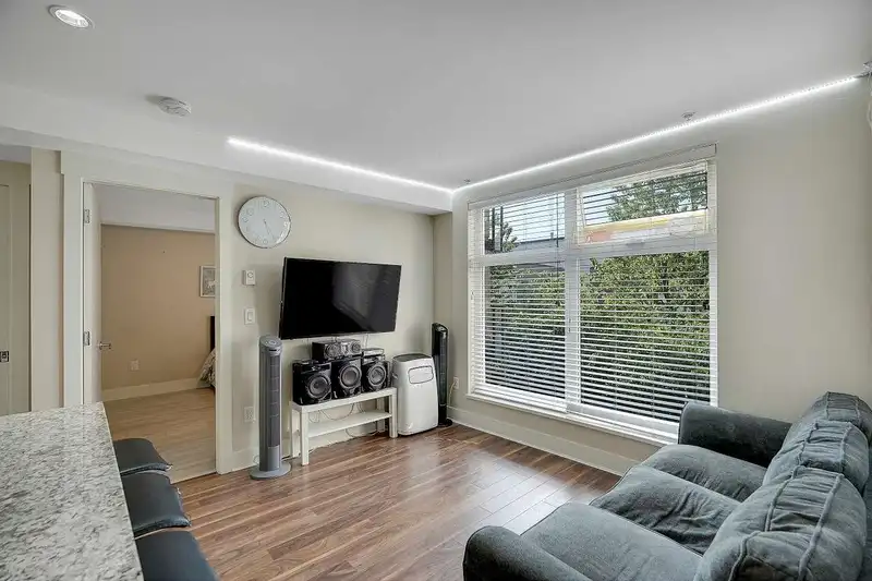 209 55 EIGHTH AVENUE - photo 3 of 24