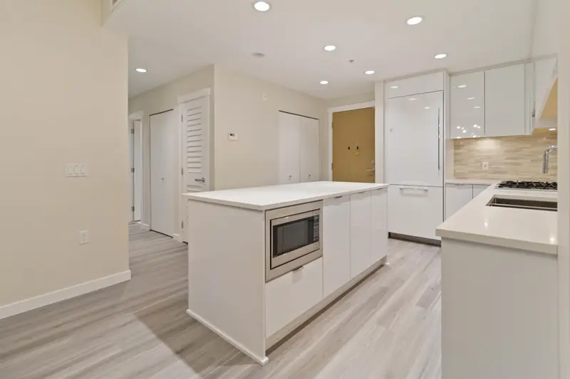 122 9233 ODLIN ROAD - photo 3 of 21