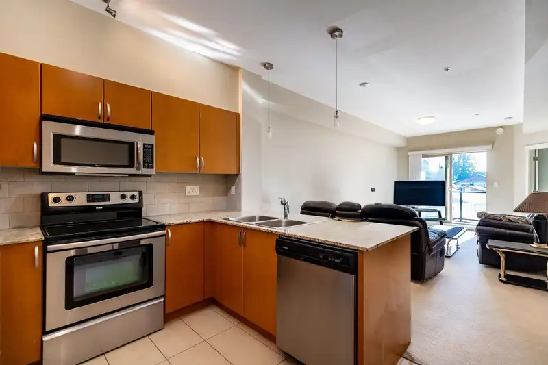323 13789 107A AVENUE - photo 4 of 18