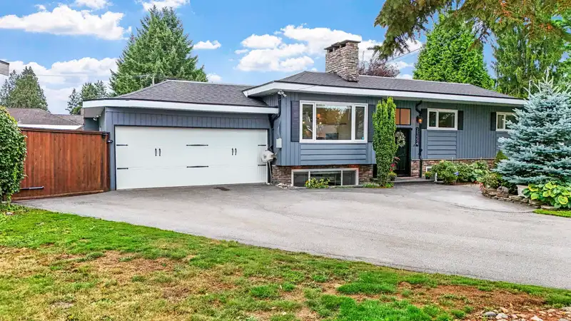 21554 BERRY AVENUE - photo 2 of 40